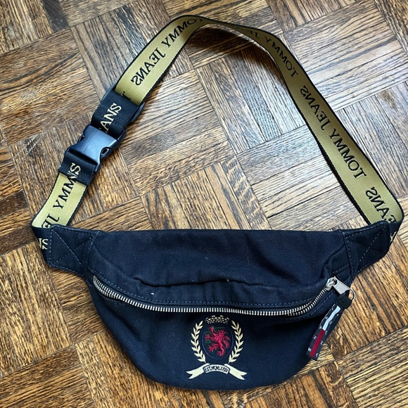 Tommy Jeans Crest Collection 6.0 Navy Bum Bag - Picture 6 of 16
